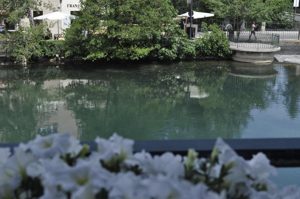 Les Terrasses De David Et Louisa LʼIsle-sur-la-Sorgue Quarto foto